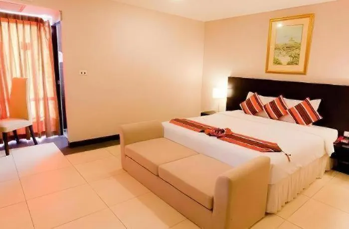 فندق The Airport & 3*